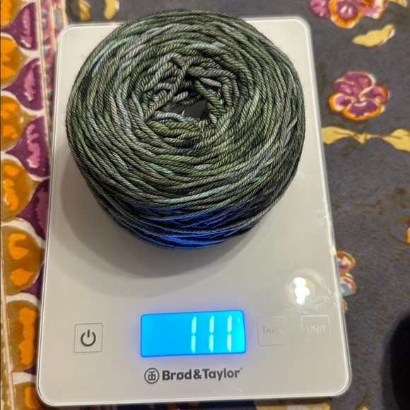 Luxury hand dyed Madelinetosh DK yarn - Picture 3 of 4